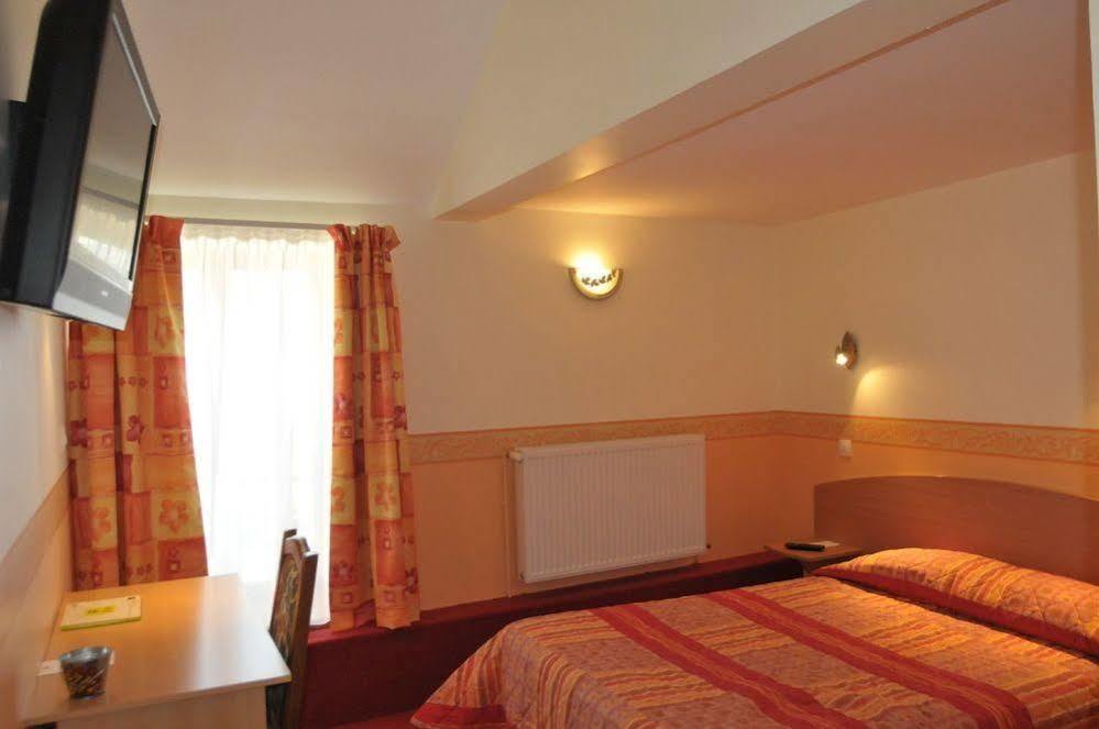 Logis Hotel Le Val De Vence Launois-sur-Vence المظهر الخارجي الصورة